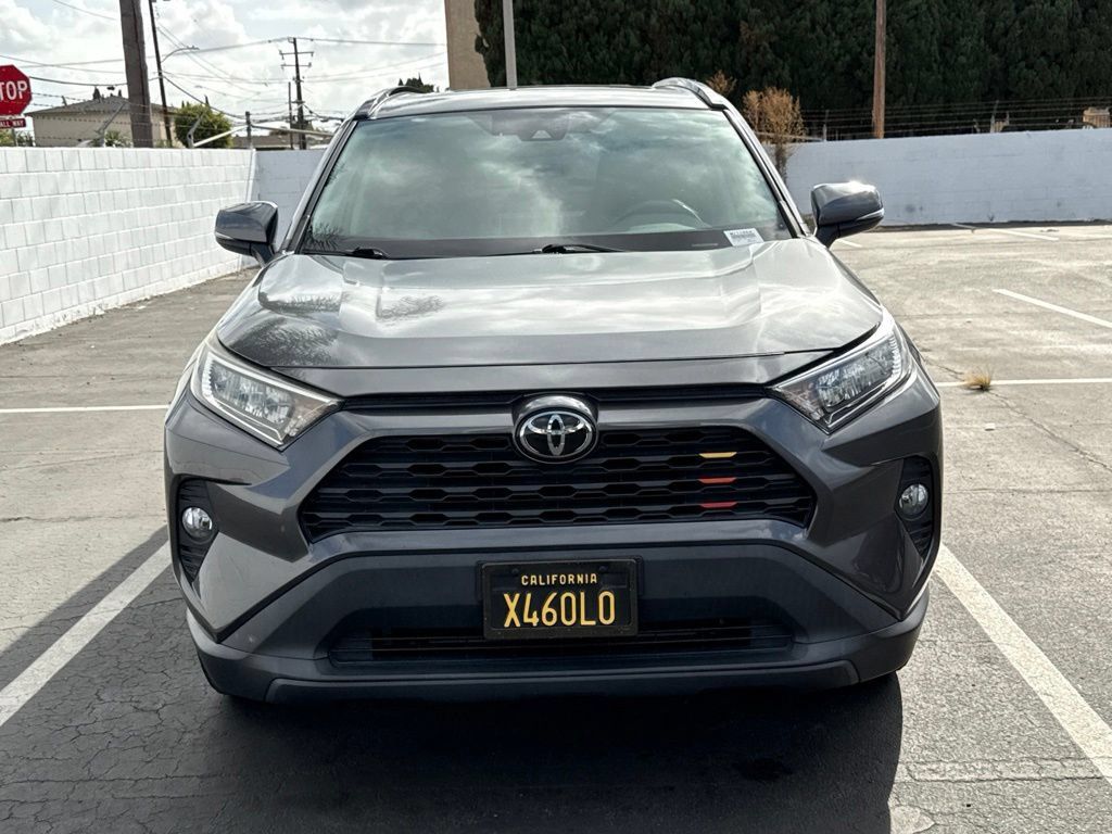 Used 2021 Toyota RAV4 XLE w/ Convenience Package FWD image 2