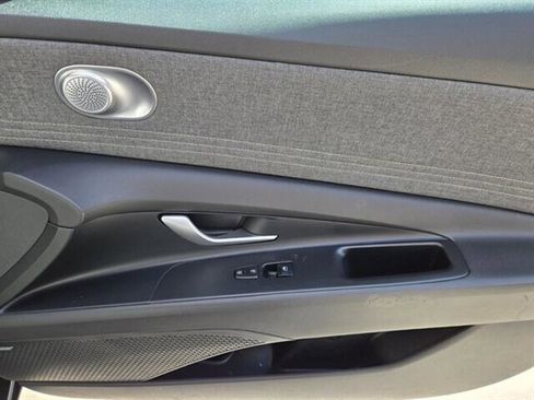 Used 2022 Hyundai Elantra Limited w/ Cargo Package image 21