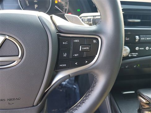 Used 2024 Lexus ES 300h w/ Premium Package image 17