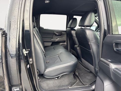 Used 2019 Toyota Tacoma TRD Off-Road w/ TRD Premium Off Road Package image 11