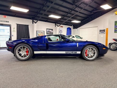 Used 2006 Ford GT RWD image 4