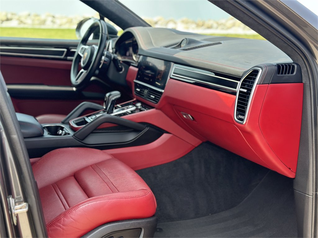 Used 2022 Porsche Cayenne GTS AWD/4WD image 25