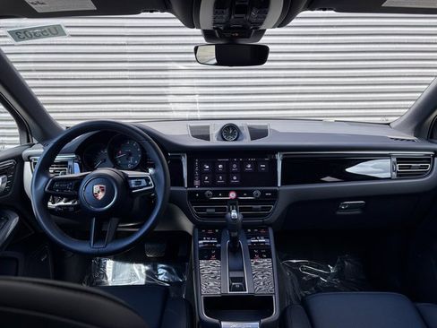Certified 2026 Porsche Macan image 13
