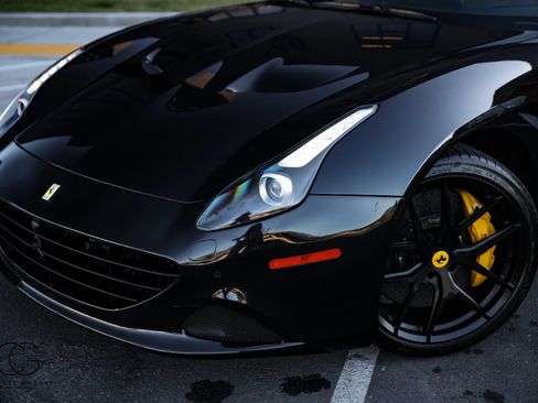 Used 2015 Ferrari California T RWD image 4