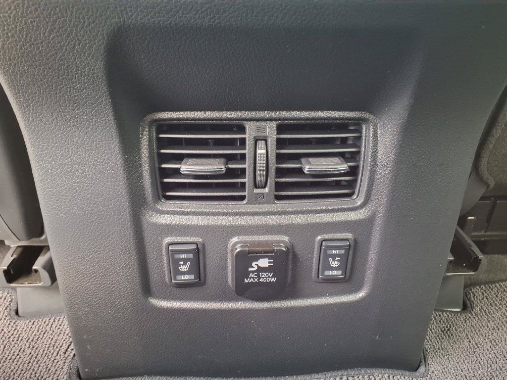 Used 2018 Nissan Titan PRO-4X w/ Pro-4x Convenience Package AWD/4WD image 18