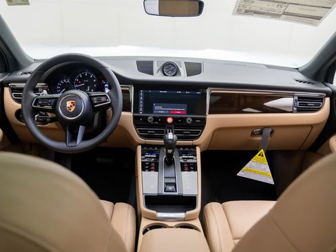 Certified 2026 Porsche Macan AWD/4WD image 11