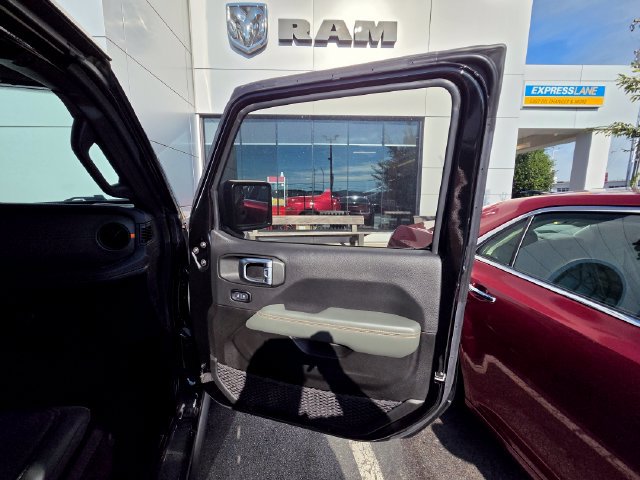 Used 2024 Jeep Gladiator Mojave w/ Convenience Group AWD/4WD image 19