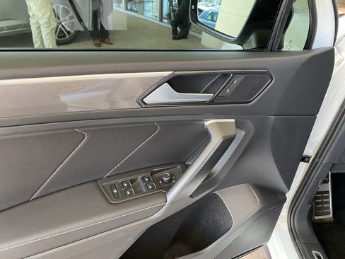 Used 2023 Volkswagen Tiguan SE R-Line FWD image 12