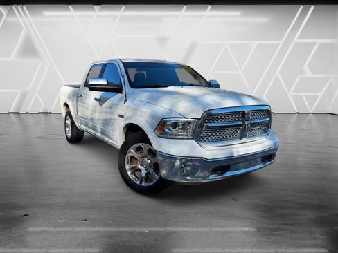 Used 2018 RAM 1500 Laramie AWD/4WD image 5