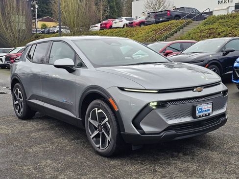 New 2026 Chevrolet Equinox EV LT image 3
