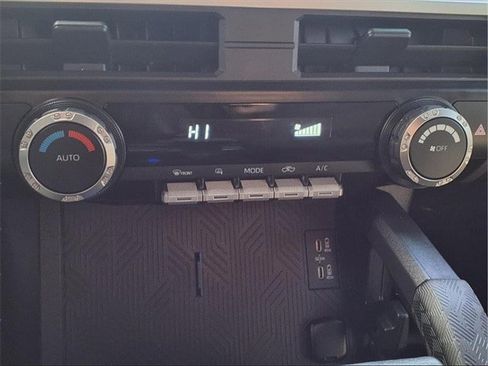 Used 2024 Toyota Tacoma TRD Off-Road image 15