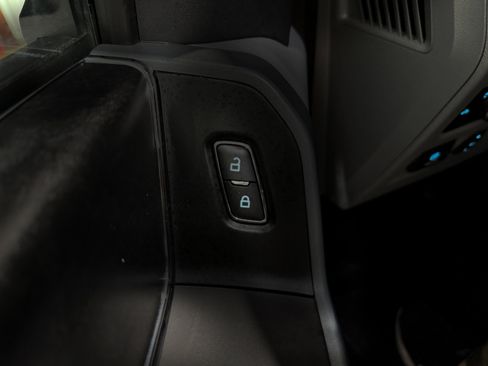 Used 2023 Ford F150 Lightning XLT image 30