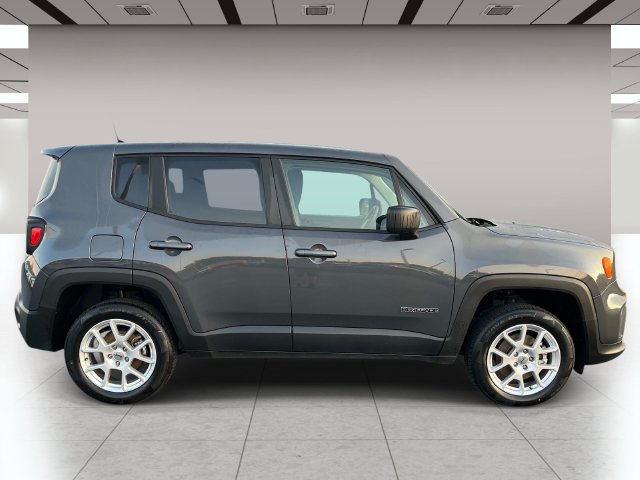 Used 2023 Jeep Renegade Latitude AWD/4WD image 2