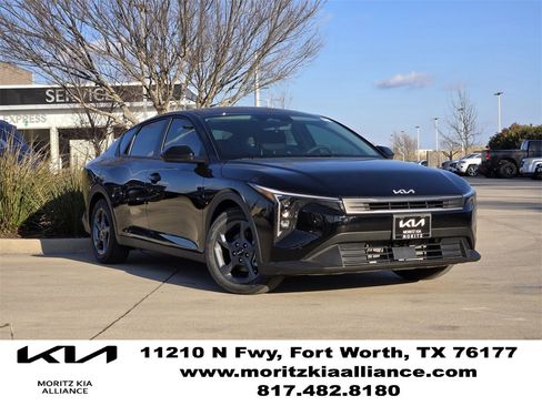 New 2025 Kia K4 LXS image 1
