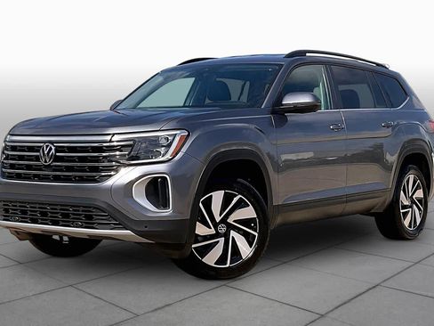 Used 2025 Volkswagen Atlas SE FWD image 2