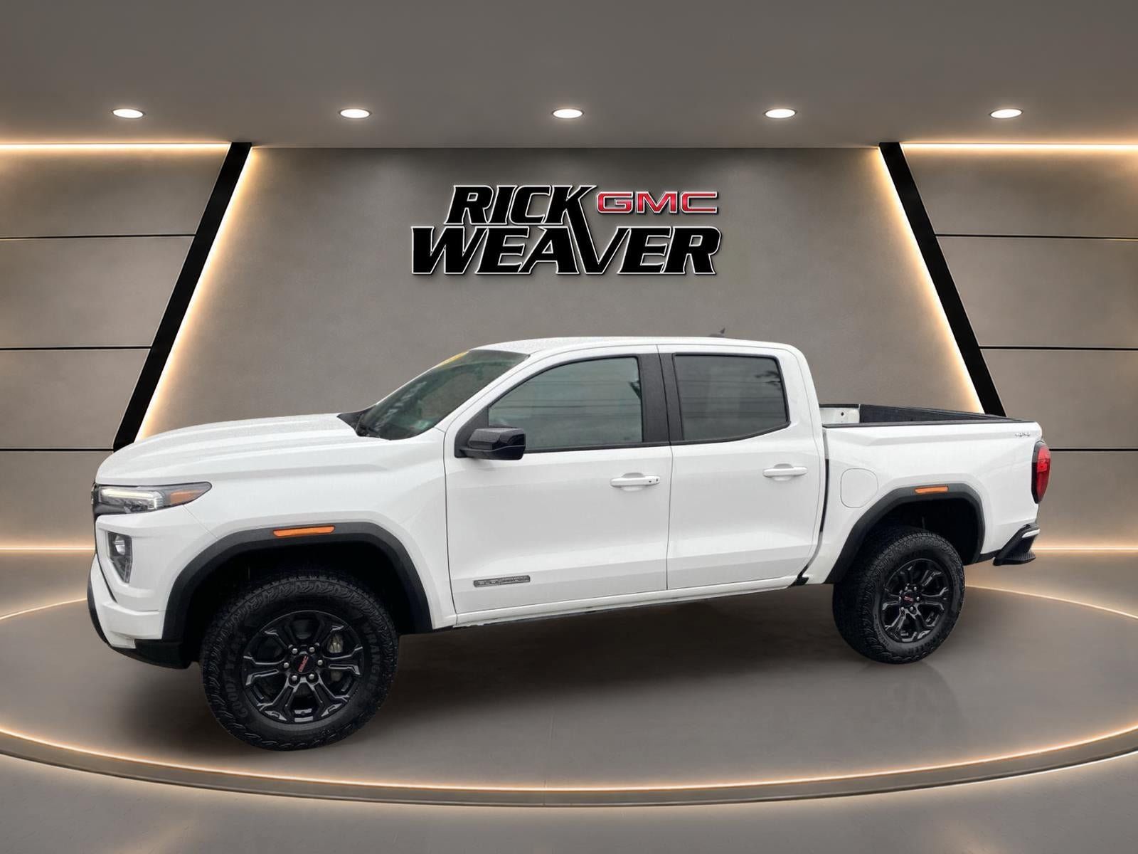 Used 2025 GMC Canyon Elevation AWD/4WD image 3