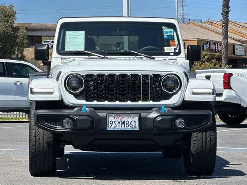 Used 2023 Jeep Wrangler Unlimited Sahara AWD/4WD image 7