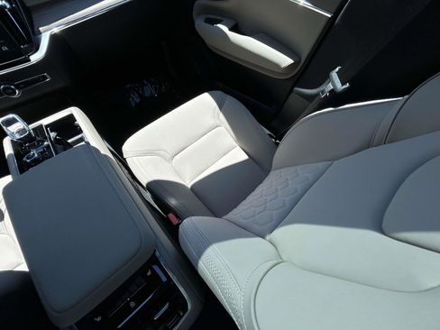 New 2026 Volvo XC90 T8 Plus w/ Protection Package Premier AWD/4WD image 16