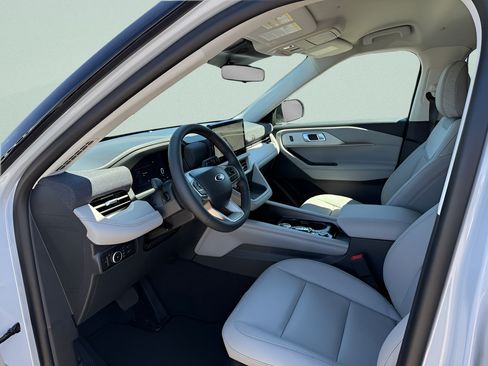 New 2026 Ford Explorer Active w/ Active Comfort Package AWD/4WD image 3