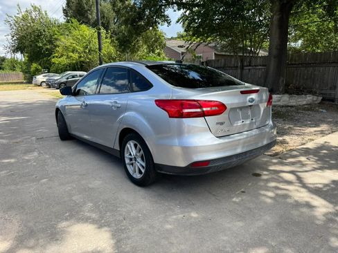 Used 2018 Ford Focus SE FWD image 8