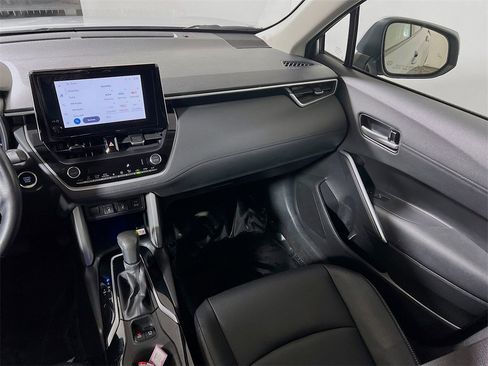 Certified 2023 Toyota Corolla Cross XLE image 21