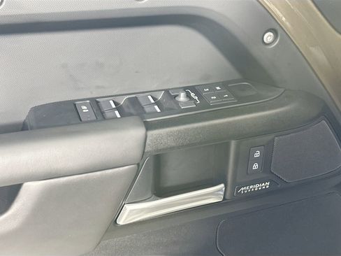 Used 2025 Land Rover Defender 130 X image 19
