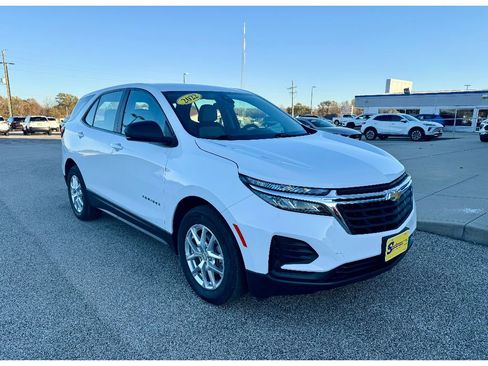 Used 2022 Chevrolet Equinox LS image 6