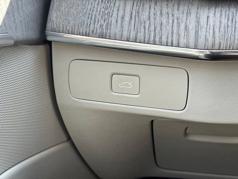 Certified 2025 Volvo XC90 B5 Plus w/ Protection Package Premier AWD/4WD image 30