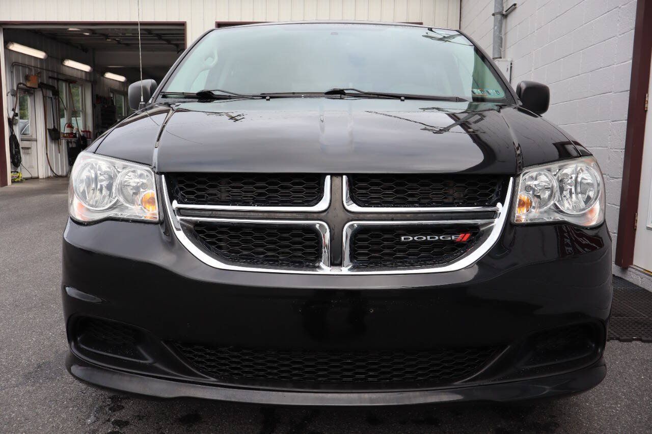 Used 2017 Dodge Grand Caravan SE w/ Power Window Group FWD image 2