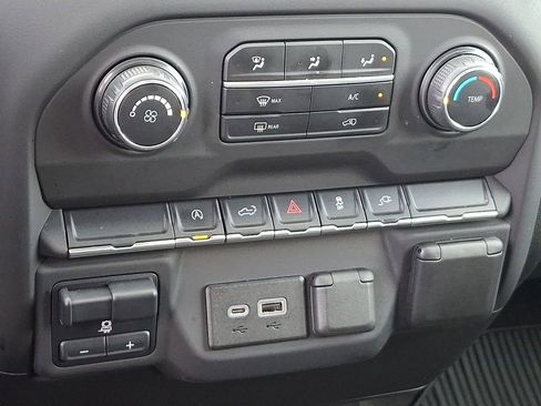 Used 2021 Chevrolet Silverado 1500 Custom image 15