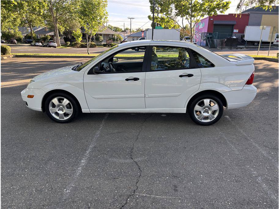 Used 2005 Ford Focus SES FWD image 8