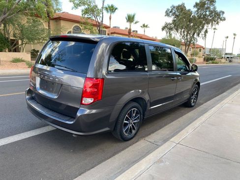 Used 2018 Dodge Grand Caravan SE FWD image 9