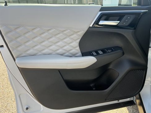 Used 2023 Mitsubishi Outlander SEL image 9