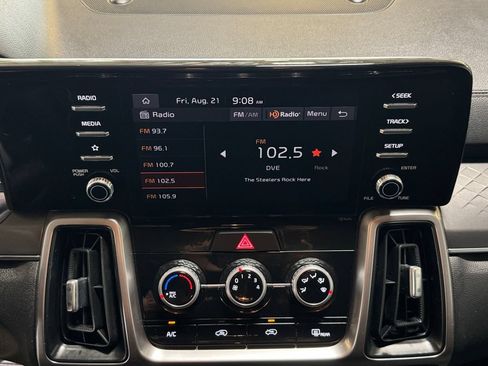 Used 2023 Kia Sorento LX AWD/4WD image 17