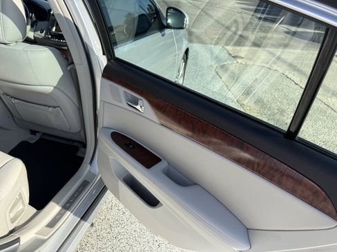 Used 2011 Toyota Avalon Limited FWD image 18