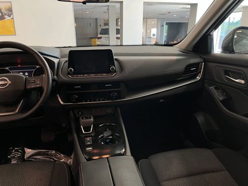 Used 2025 Nissan Rogue SV FWD image 35