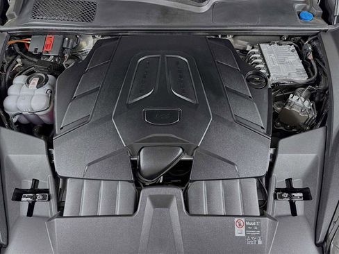 Certified 2025 Porsche Cayenne image 31