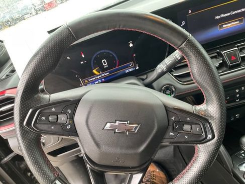 Used 2024 Chevrolet TrailBlazer RS image 29