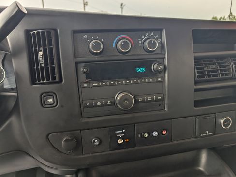 Used 2017 Chevrolet Express 2500 LT w/ LT Preferred Equipment Group image 17