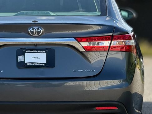 Used 2013 Toyota Avalon Limited w/ Technology Pkg FWD image 14