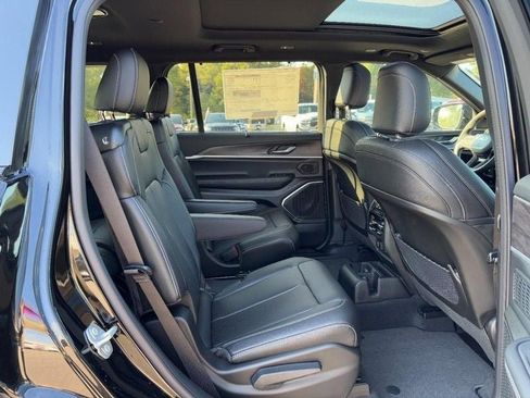New 2025 Jeep Grand Cherokee L Limited w/ Luxury Tech Group II AWD/4WD image 5