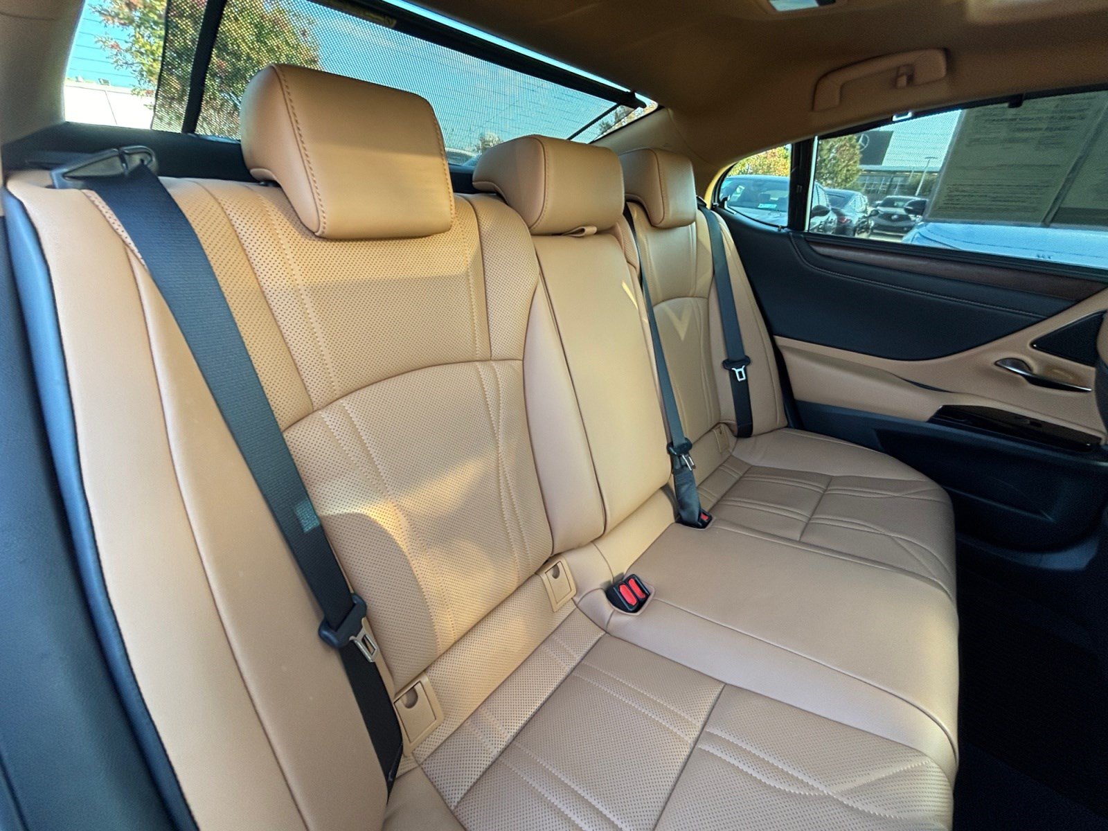 Used 2024 Lexus ES 350 Ultra Luxury w/ Accessory Package (Z2) FWD image 19
