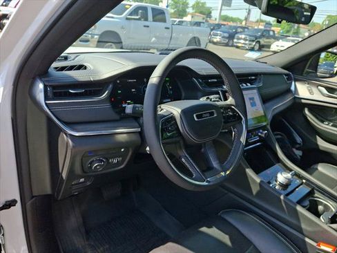 Certified 2023 Jeep Grand Cherokee Overland w/ Luxury Tech Group IV AWD/4WD image 25
