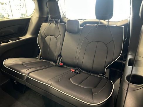 New 2026 Chrysler Pacifica Limited w/ S Appearance Package FWD image 18