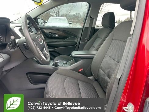 Used 2024 GMC Terrain SLE w/ Driver Convenience Package image 17