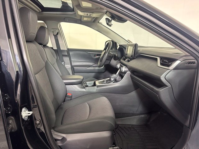 Used 2019 Toyota RAV4 XLE w/ Convenience Package AWD/4WD image 4