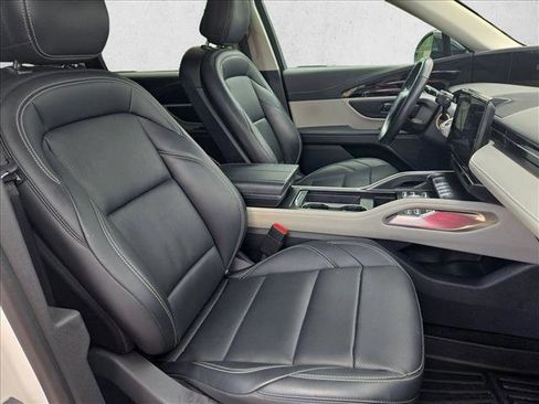Used 2024 Lincoln Nautilus Premier AWD/4WD image 19