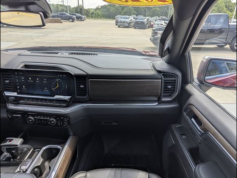 Used 2023 Chevrolet Silverado 1500 High Country w/ High Country Premium Package AWD/4WD image 4