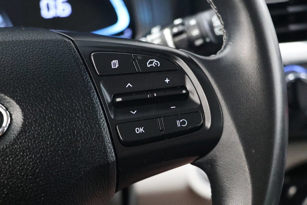 Used 2025 Hyundai Venue SEL FWD image 19