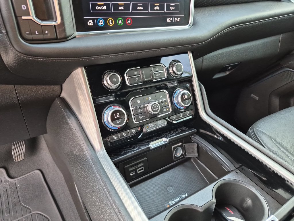 Used 2021 GMC Yukon Denali w/ Denali Premium Package RWD image 24